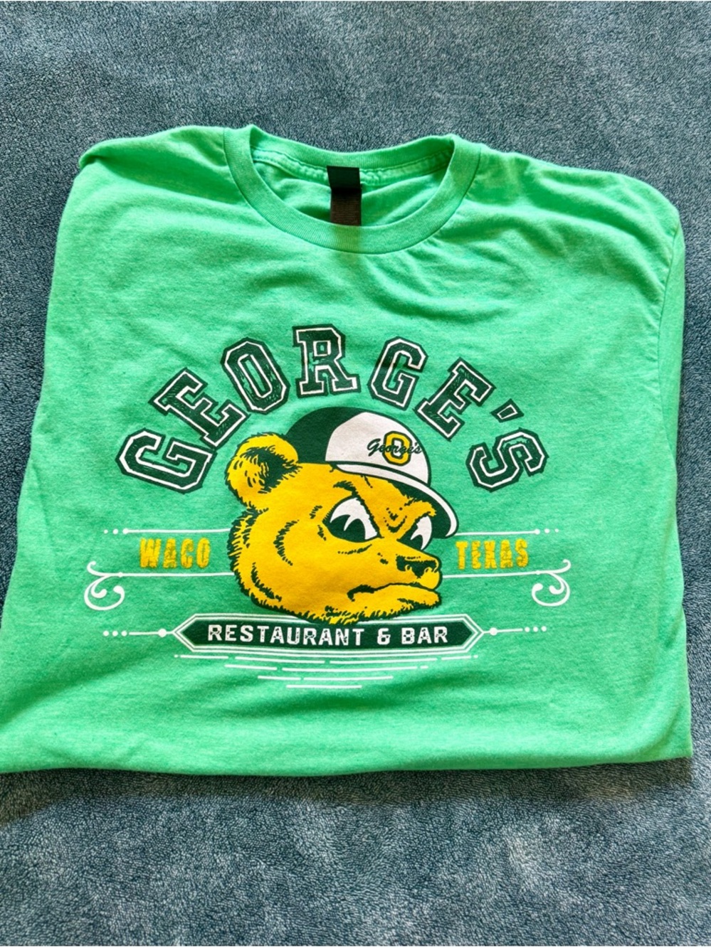 George’s Restaurant & Bar TX Graphic Tee Sz Large Big O  Bear Graphics Green